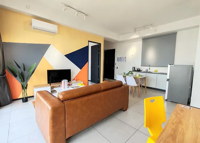 Urban Simplicity Suite, 5 Pax, 2 Car Parks At Urban Suites Georgetown By Superstay