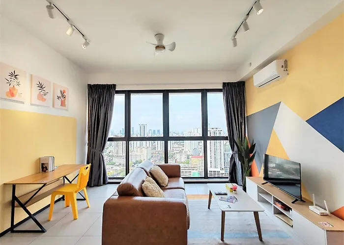 Urban Simplicity Suite, 5 Pax, 2 Car Parks At Urban Suites Georgetown By Superstay