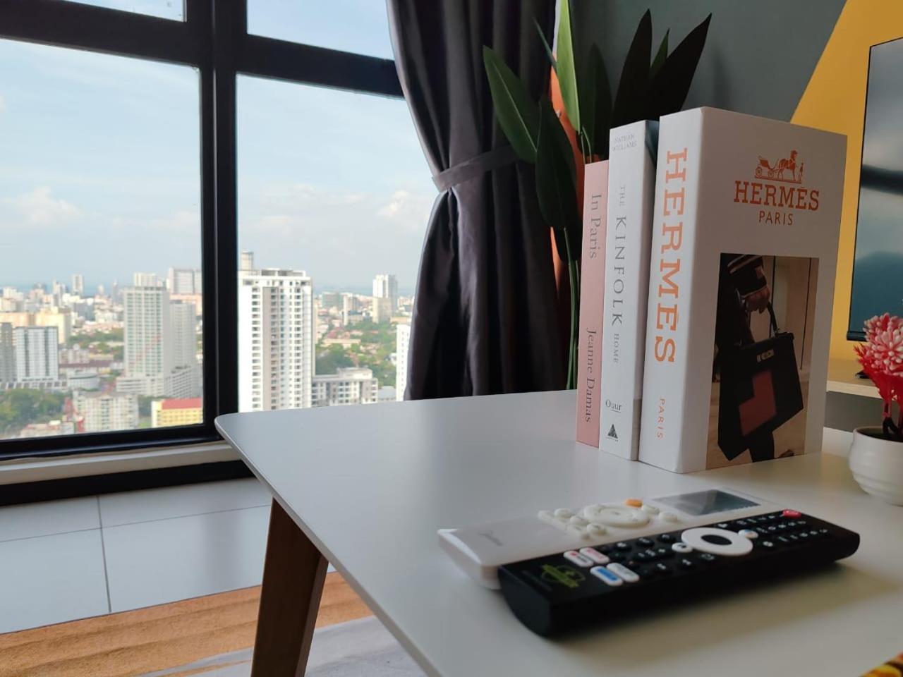 Urban Simplicity Suite, 5 Pax, 2 Car Parks At Urban Georgetown By Superstay Apartment *