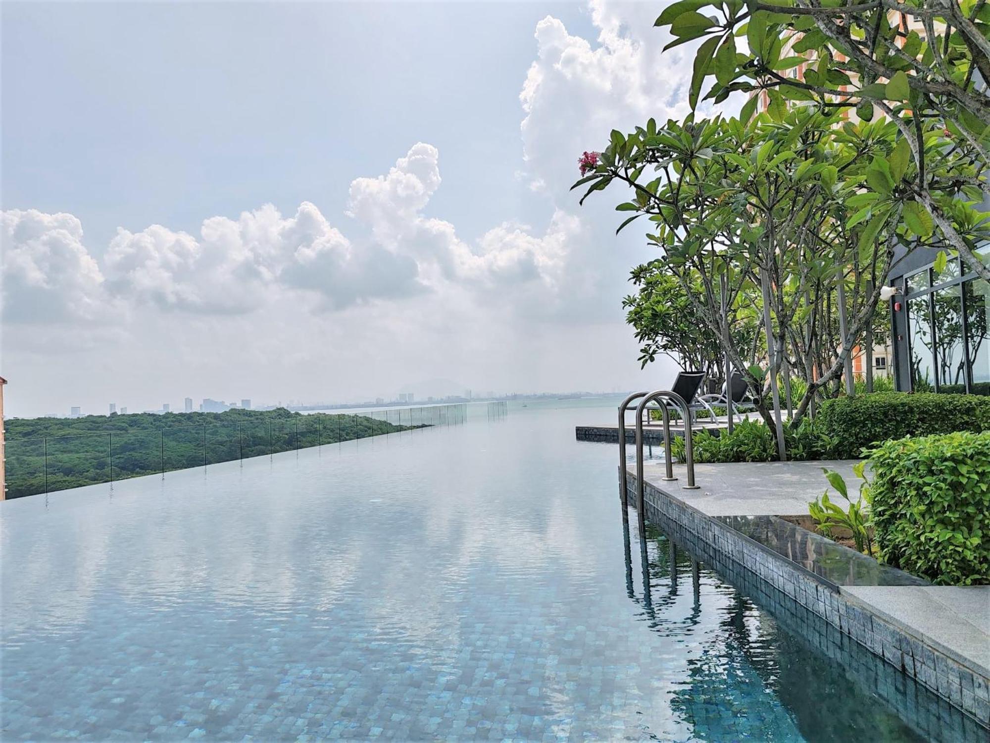 Urban Simplicity Suite, 5 Pax, 2 Car Parks At Urban Georgetown By Superstay Apartment *