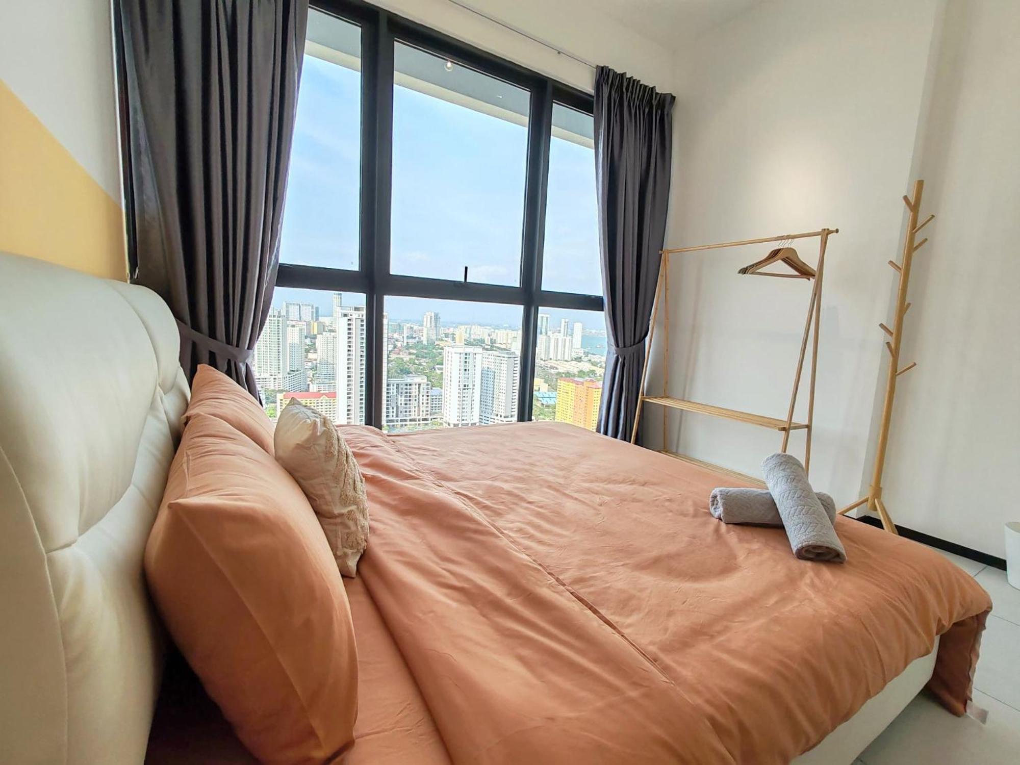 Apartment Urban Simplicity Suite, 5 Pax, 2 Car Parks At Urban Georgetown By Superstay