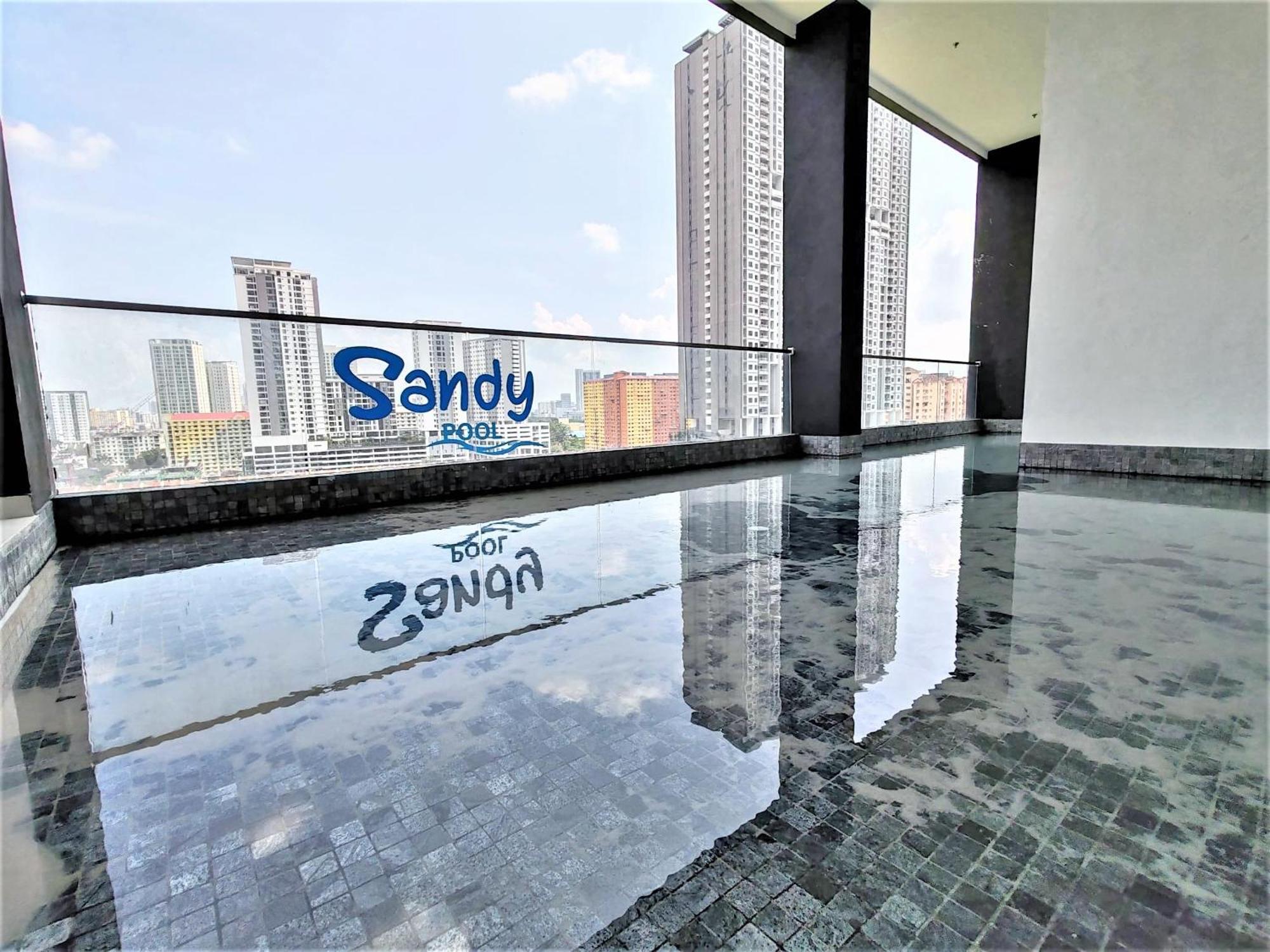 Urban Simplicity Suite, 5 Pax, 2 Car Parks At Urban Georgetown By Superstay Apartment