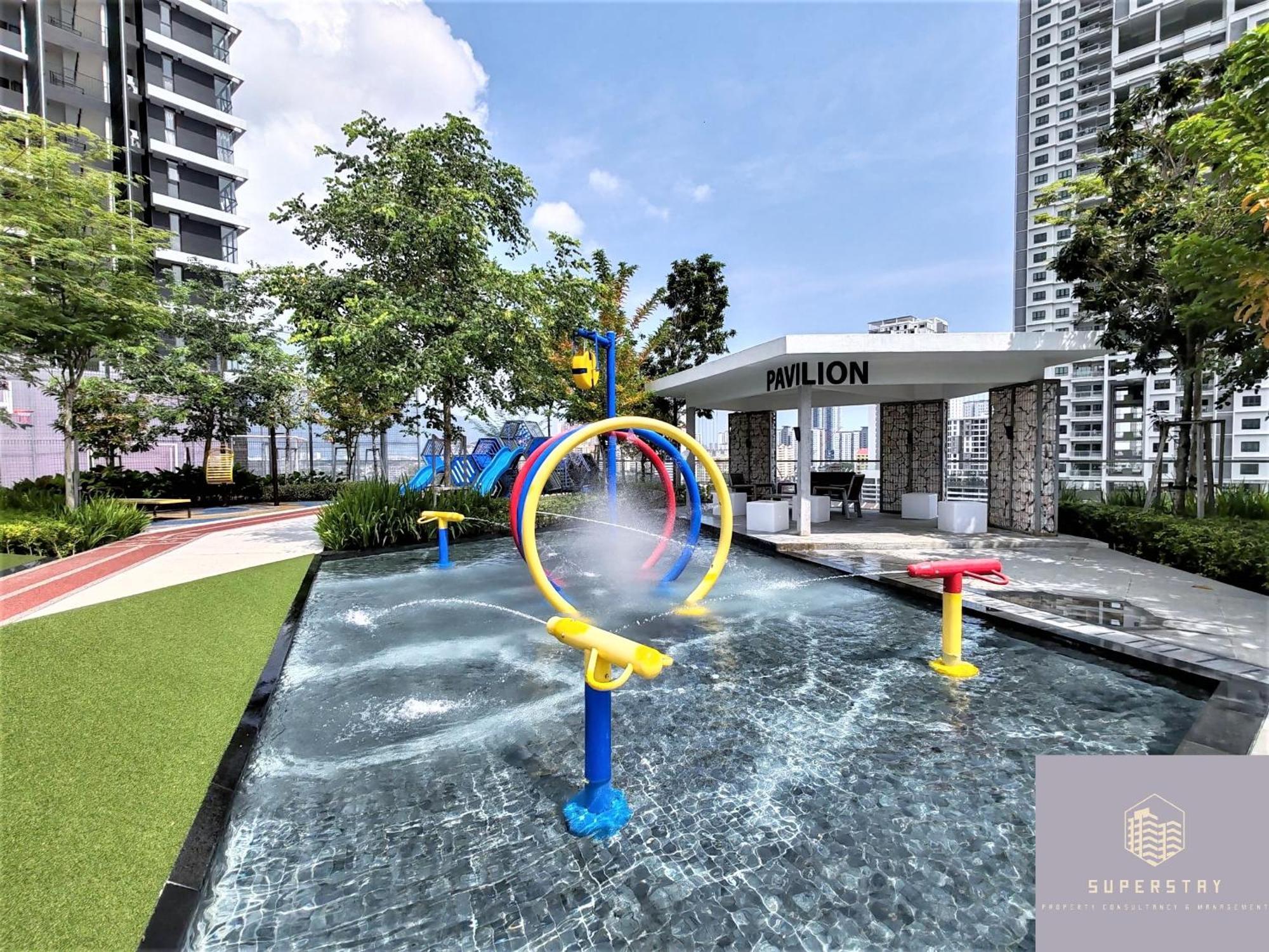 Urban Simplicity Suite, 5 Pax, 2 Car Parks At Urban Georgetown By Superstay *