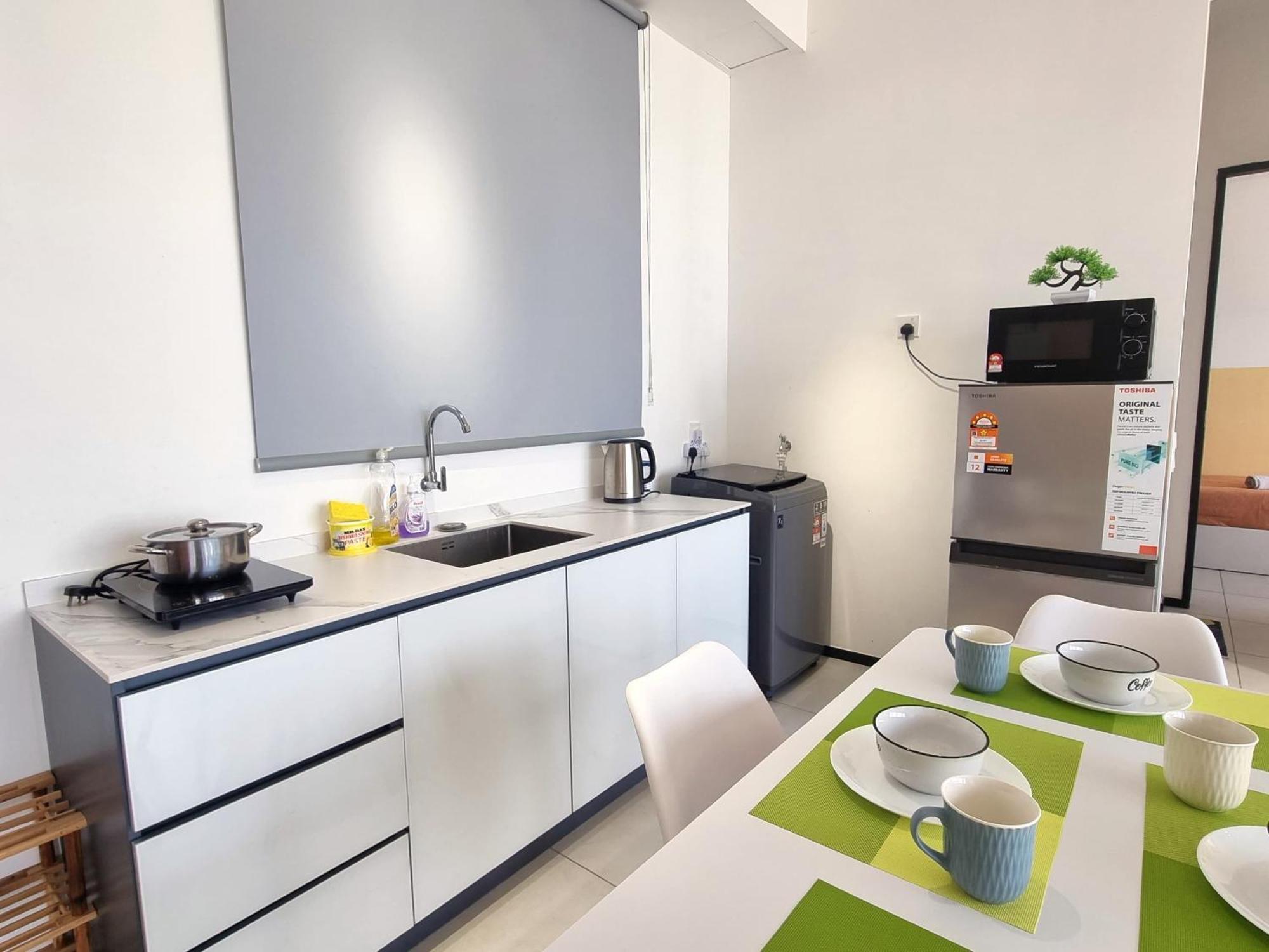 Urban Simplicity Suite, 5 Pax, 2 Car Parks At Urban Georgetown By Superstay